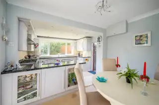 2 Leslie Hill CrescentImage 9