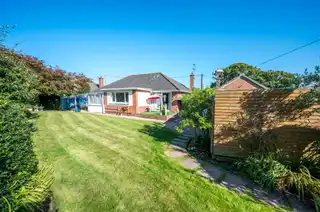 2 Leslie Hill CrescentImage 20