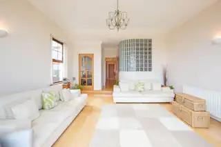 67A Warren RoadImage 3