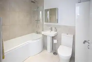 Apt 14 124 High StreetImage 17
