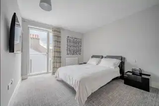 Apt 2.5 36 Shore RoadImage 14