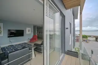 Apt 2.5 36 Shore RoadImage 12