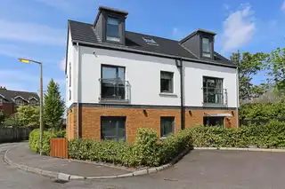 Apt 4 15 Priory ParkImage 2