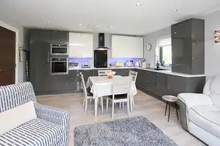 Apt 4 15 Priory ParkImage 11