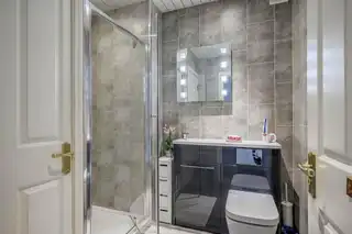 Apt 4 Wood LodgeImage 17