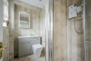 Apt 4 Wood LodgeImage 15
