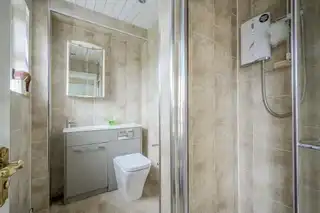 Apt 4 Wood LodgeImage 15
