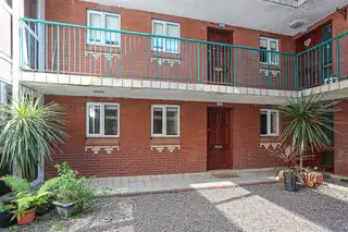3 O'neills PlaceImage 2
