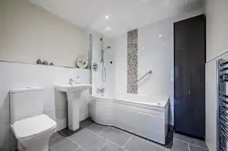 Flat 2 244 Clandeboye RoadImage 16