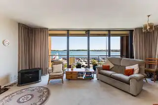 13 The BayImage 6