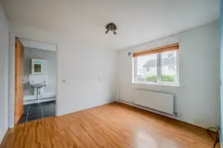 6 Meadow CloseImage 8
