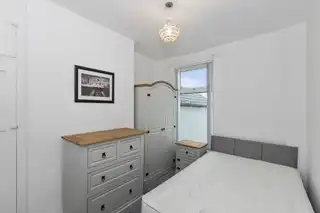 Room 2 43 Candahar StreetImage 6