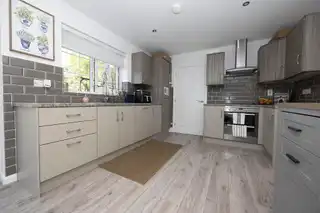 385 Belvedere ManorImage 12