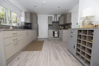 385 Belvedere ManorImage 10