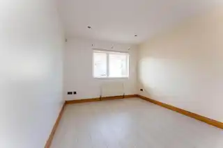 7 Silverwood CourtImage 2