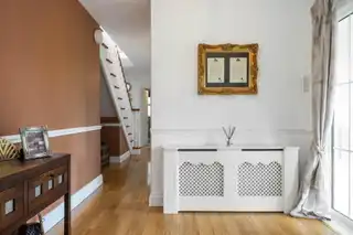 10 Villiers AvenueImage 9
