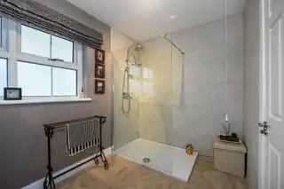 10 Villiers AvenueImage 24