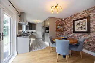 10 Villiers AvenueImage 17