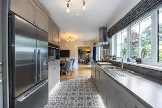 10 Villiers AvenueImage 19