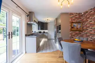 10 Villiers AvenueImage 18