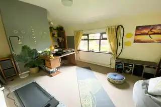 10 Hayes ParkImage 11