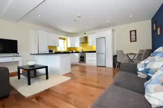 27 Village CourtImage 9