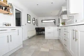 4 Laurelvale GroveImage 9