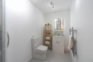 Apt 4 41 Adelaide ParkImage 14