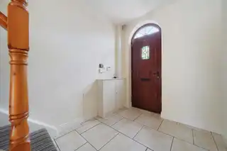 28 The SpiresImage 4