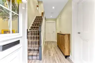 26 Cairn HillImage 9