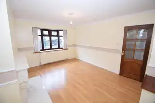 2 Suffolk HeightsImage 5