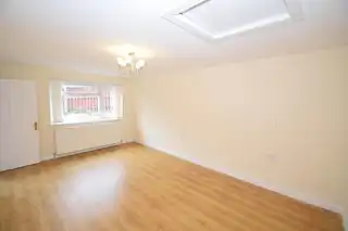 2 Suffolk HeightsImage 10
