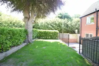 2E The GreenImage 28