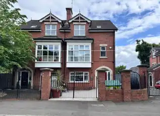 Image 1 for 1B Fruithill Park