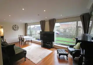 Image 2 for 7 Cairnshill Green