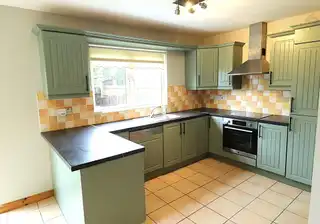 33 HollyfieldsImage 9
