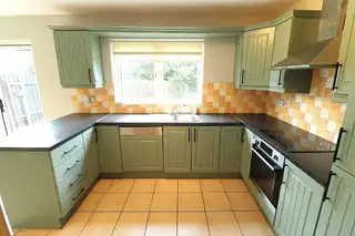 33 HollyfieldsImage 8