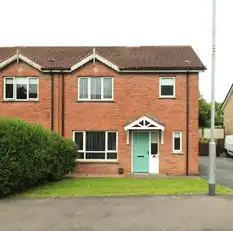 33 HollyfieldsImage 2