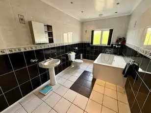 37 Hillsborough DriveImage 12