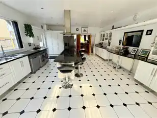 37 Hillsborough DriveImage 8