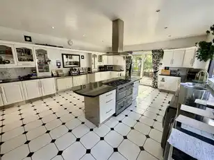 37 Hillsborough DriveImage 7