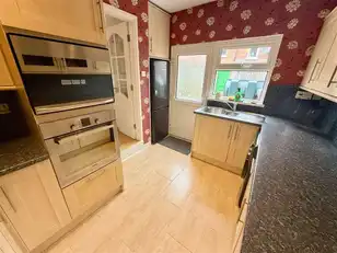 238 Ravenhill AvenueImage 8