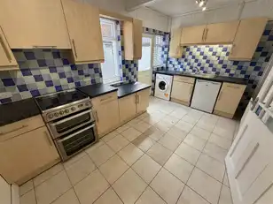 43 Dunraven ParadeImage 5