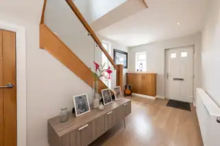 9 Swanston GardensImage 3