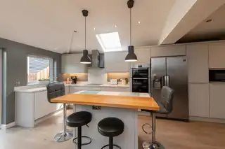 9 Swanston GardensImage 7
