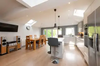 9 Swanston GardensImage 11