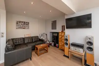 9 Swanston GardensImage 15