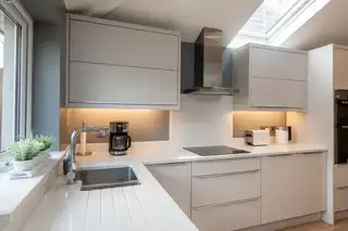 9 Swanston GardensImage 8