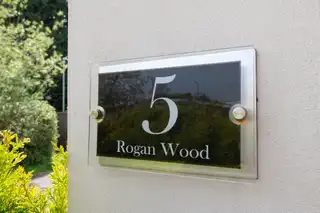 5 Rogan WoodImage 2