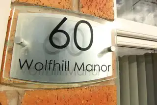 60 Wolfhill ManorImage 2